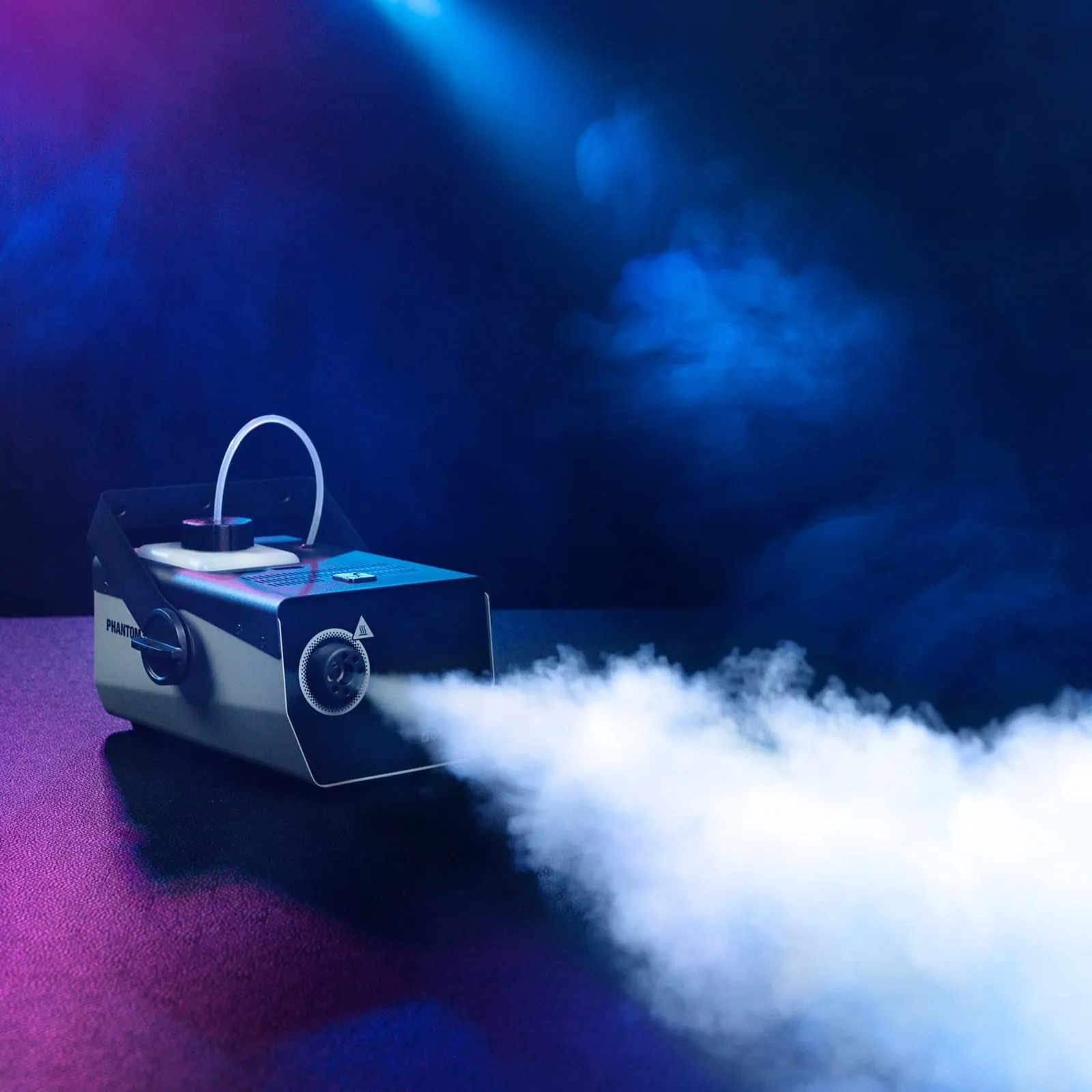 CAMEO PHANTOM F3 Machine à fumée compacte, d'une puissance de 950W avec éclairage bicolore du réservoir (6/6)
