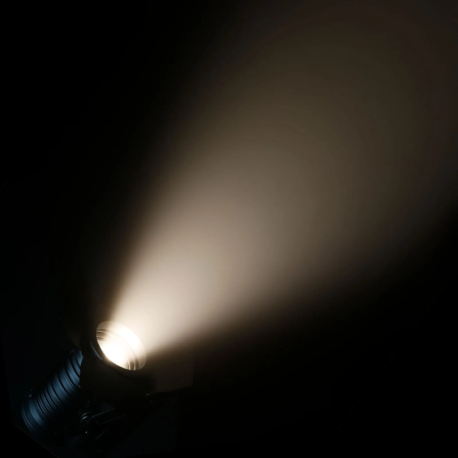 CAMEO TS 100 WW Spot pour Théâtre avec lentille de Fresnel et LED blanc chaud 100 W, boîtier noir (5/6)