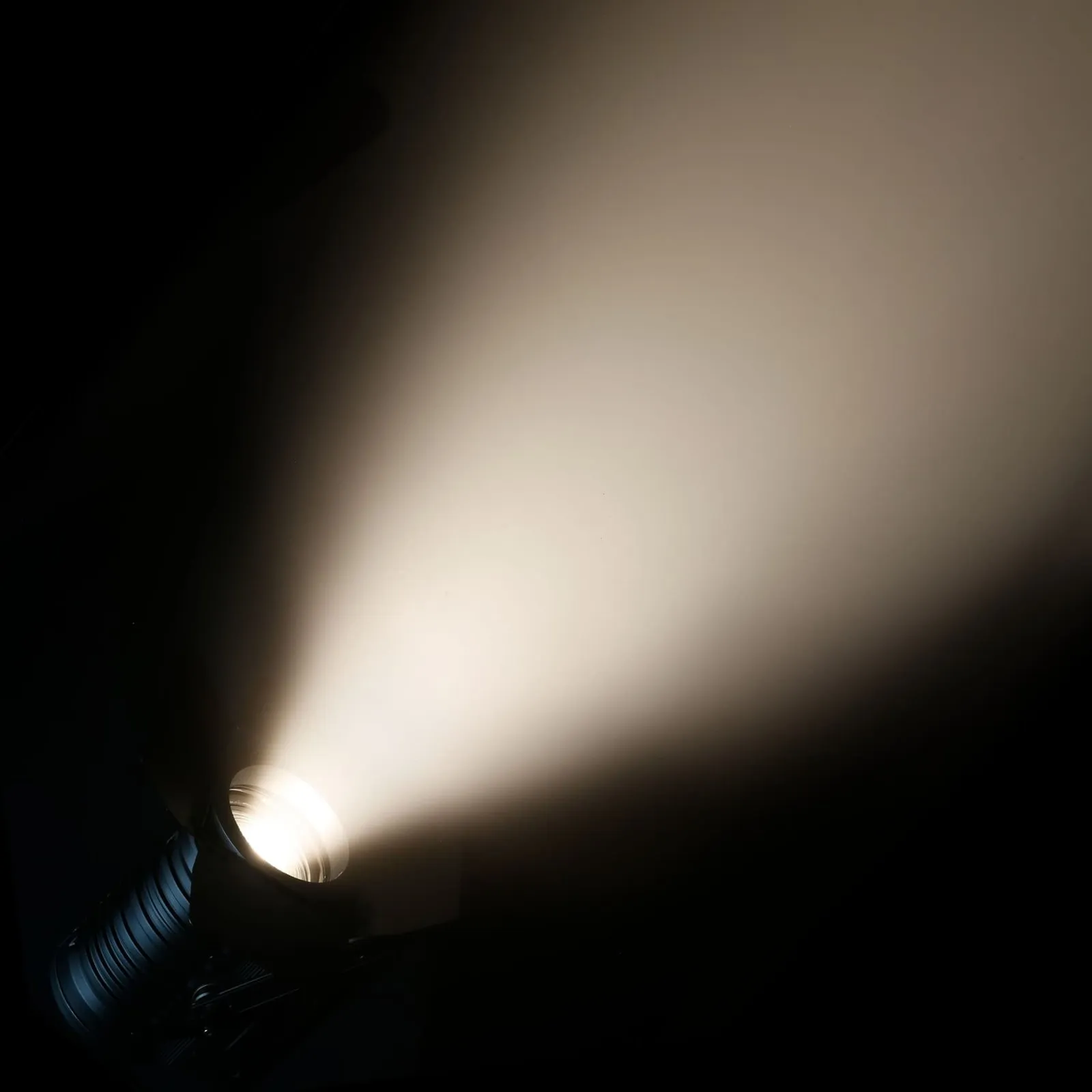 CAMEO TS 200 WW Spot pour théâtre avec lentille de Fresnel et LED blanc chaud 180 W, boîtier noir (5/6)