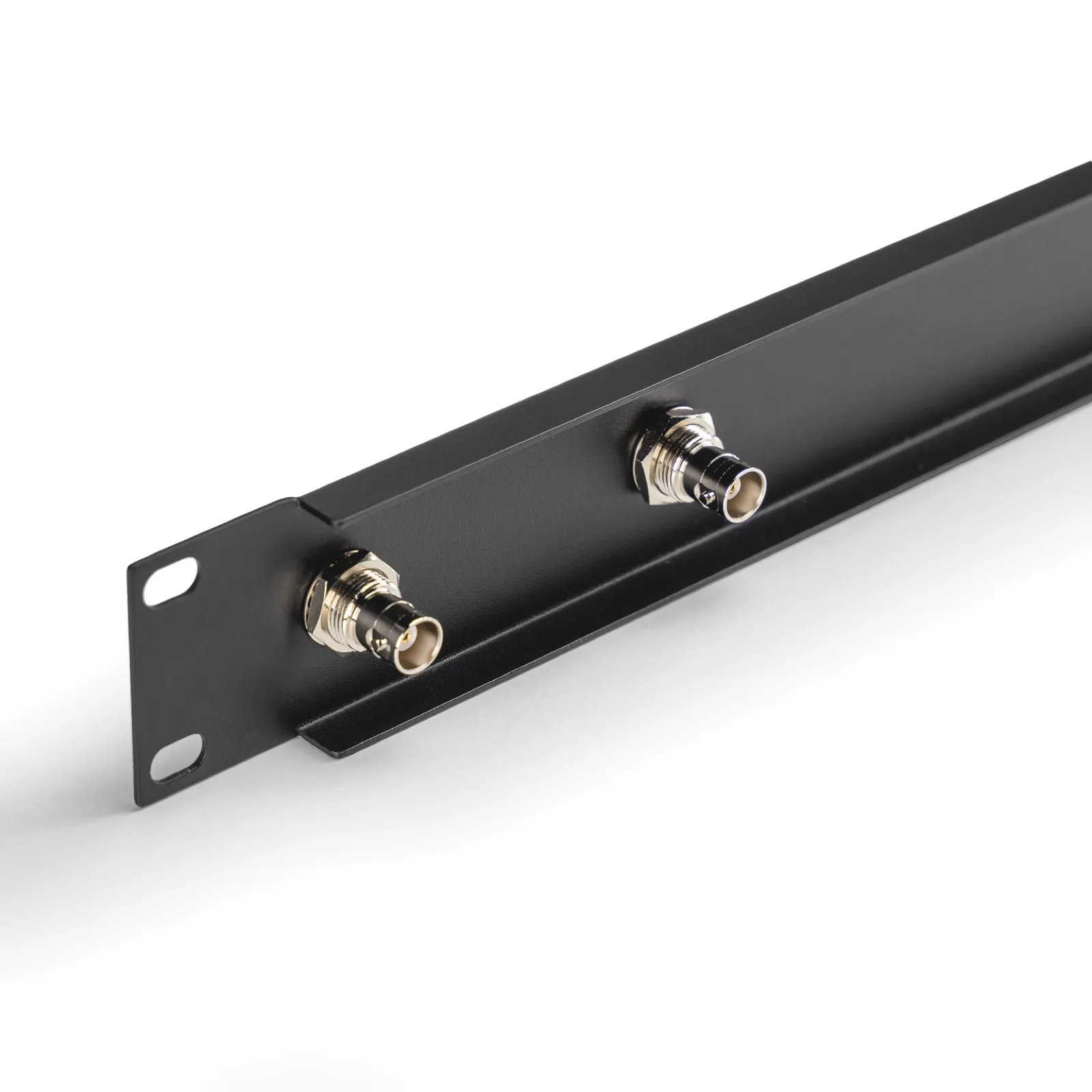 LDSYSTEMS UARK4 19" Antenna Rackmount Kit with 4 BNC Connectors (4/5)